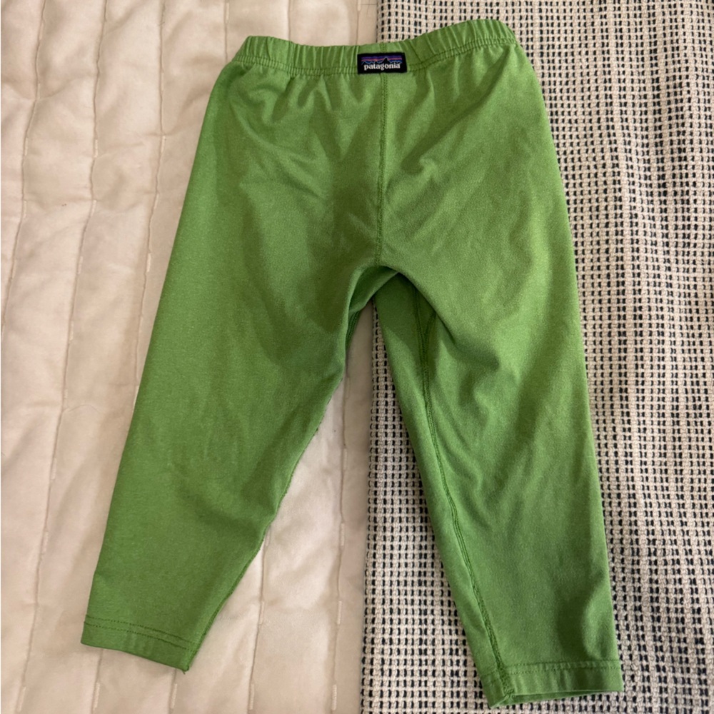Patagonia Vibrant Green Base layer capilene Kids Leggings